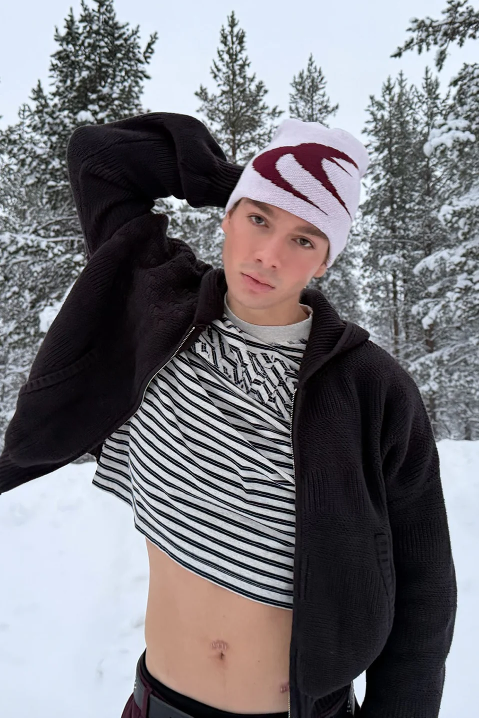 New Amore Pink Beanie - Image 4