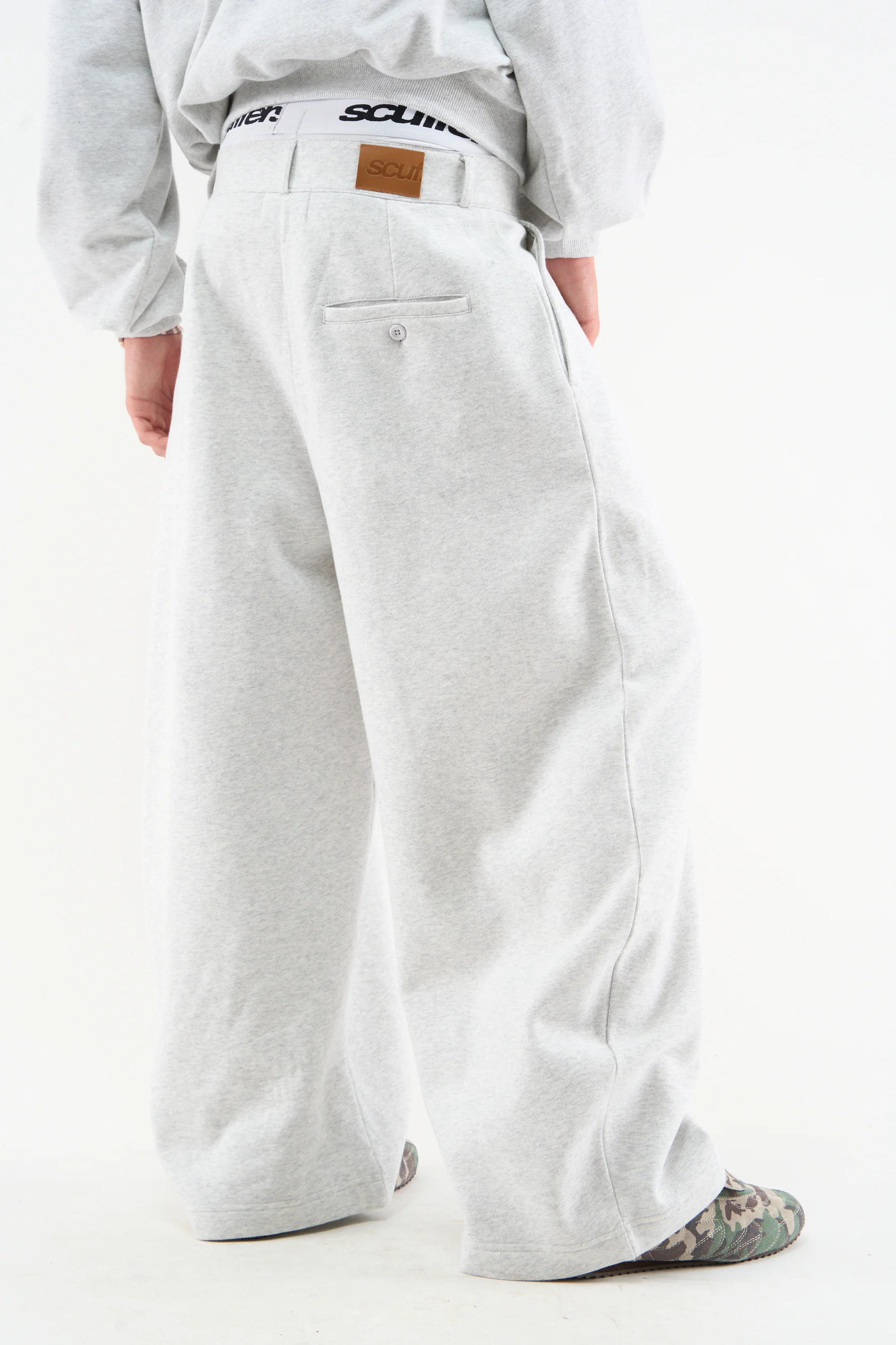 Shell Light Grey Sweatpants - Image 6
