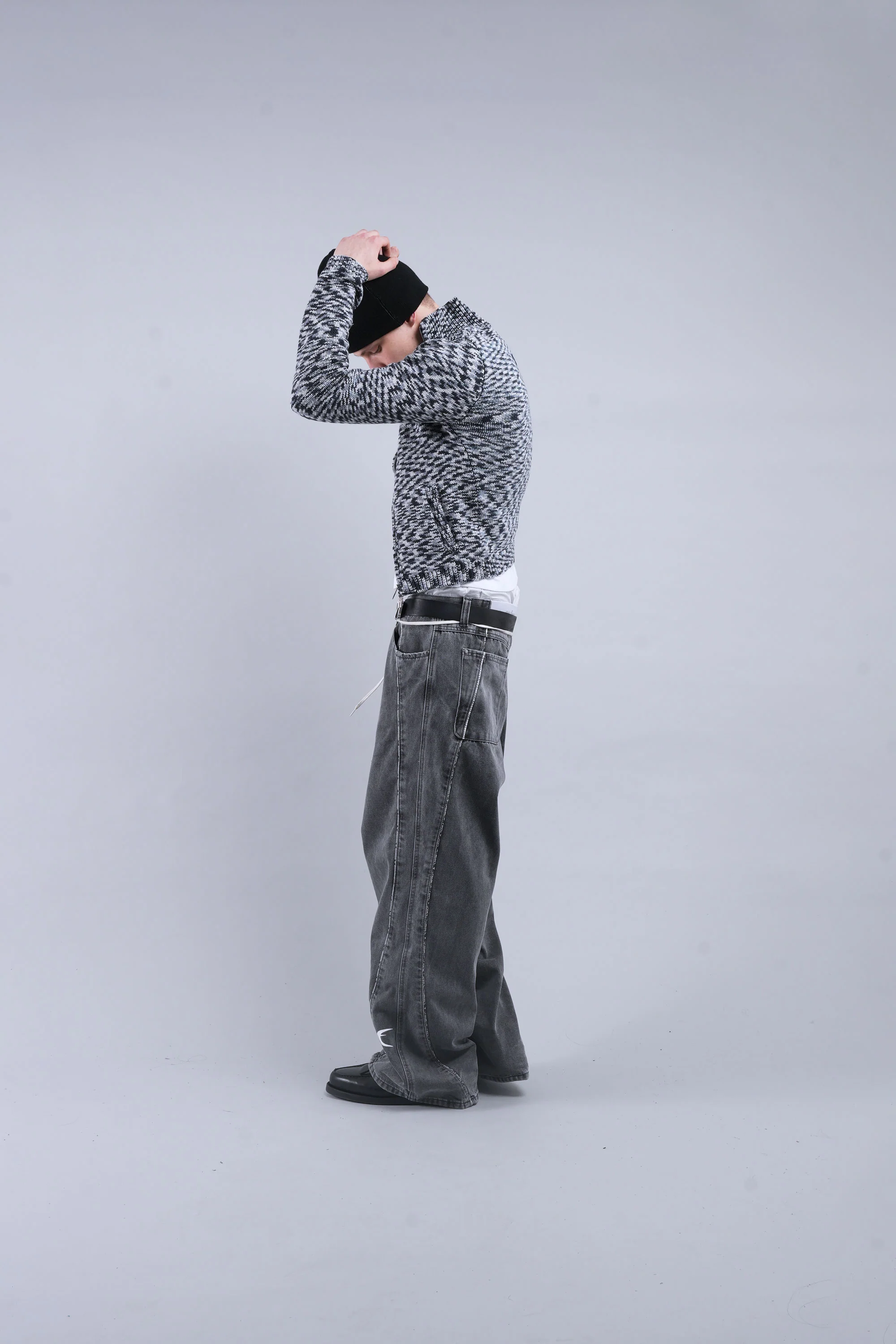 Tropic Grey Knit Zipper - Image 10